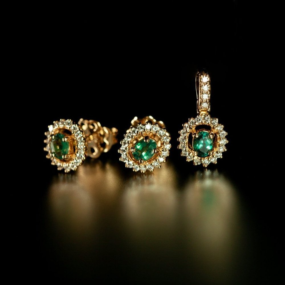 Natural Alexandrite Diamond 18k Yellow Gold Stud Earrings and Pendant Set